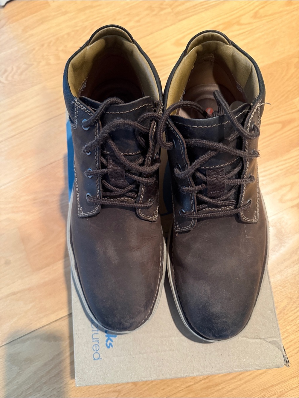 Clarks Men's Brown Leather Chukka Boots - Lace-Up Casual